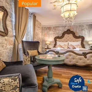 Plaza Marchi Old Town - Mag Quaint & Elegant Boutique Hotel