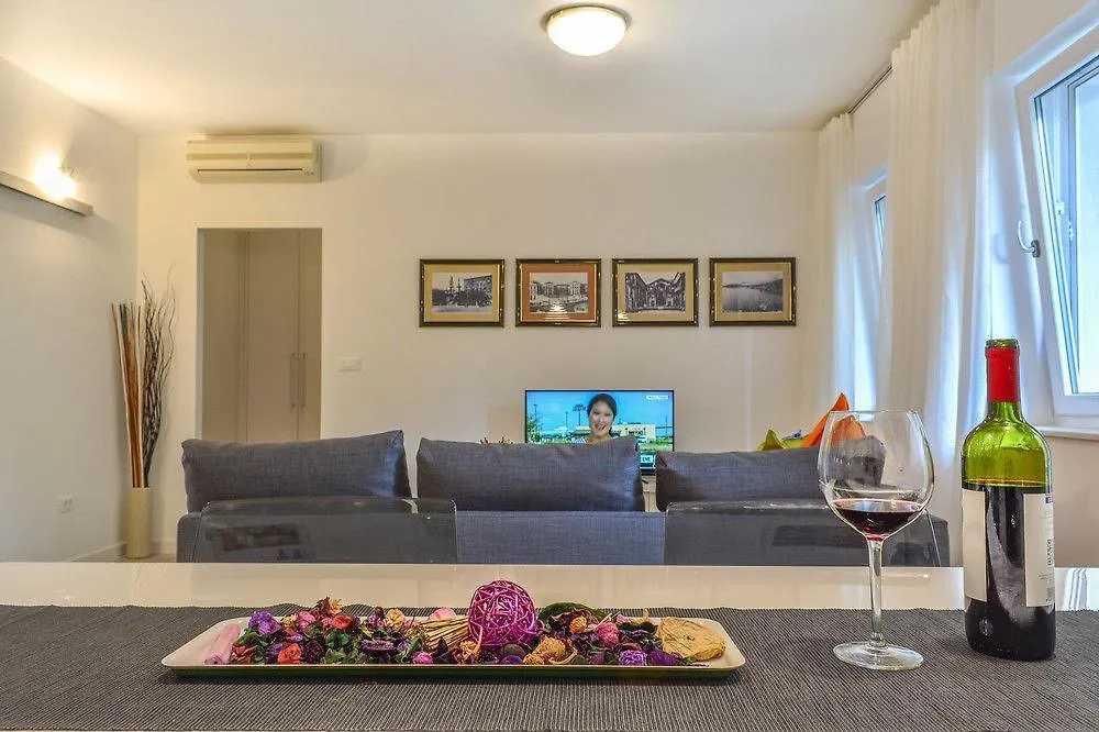 Villa Olivia Σπλιτ 4*,  Κροατία